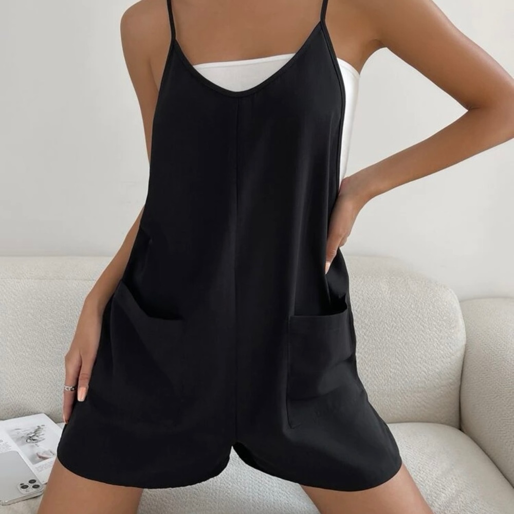 Cute EZ wear dual pocket cami romper💕